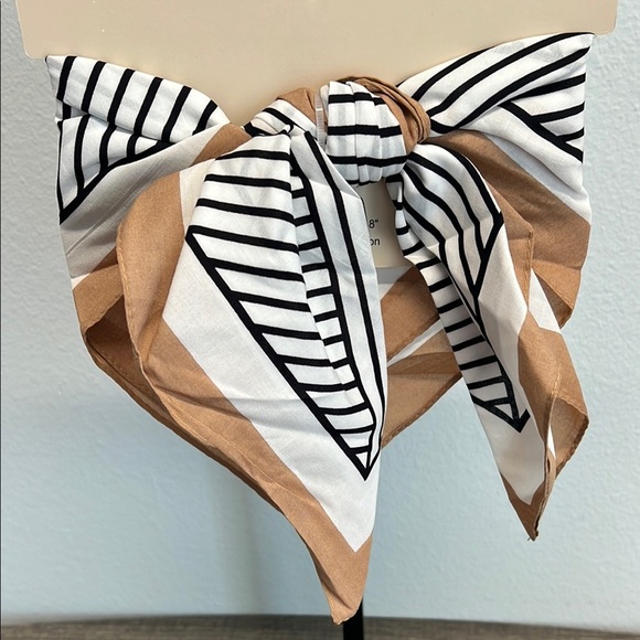 Striped Scarf | Black, White, & Tan 🤎 - Picture 4 of 5